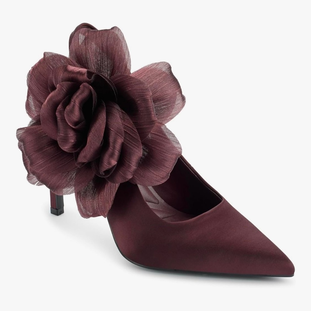 KARL LAGERFELD Women’s Savie Pump